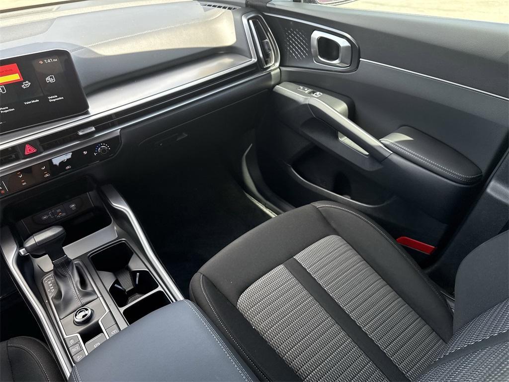 new 2025 Kia Sorento car, priced at $32,125