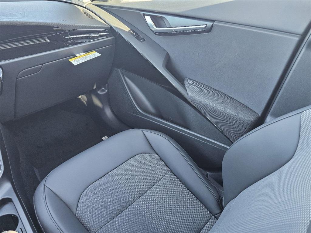 new 2025 Kia Niro car, priced at $30,735