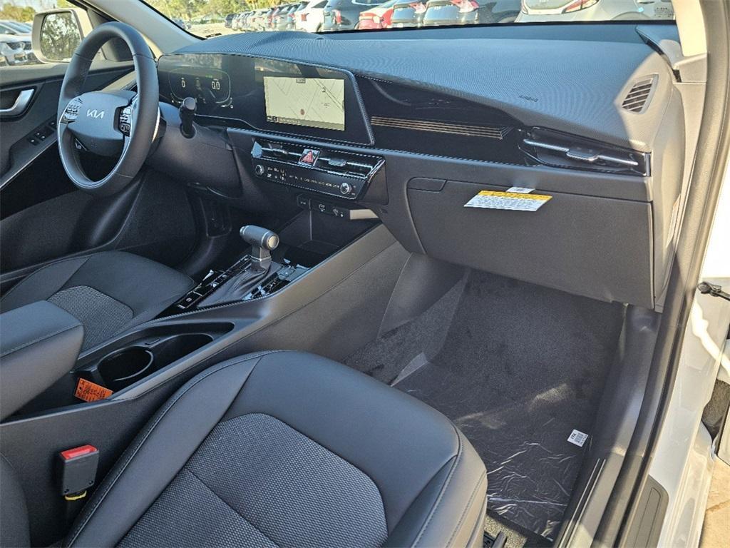 new 2025 Kia Niro car, priced at $30,735