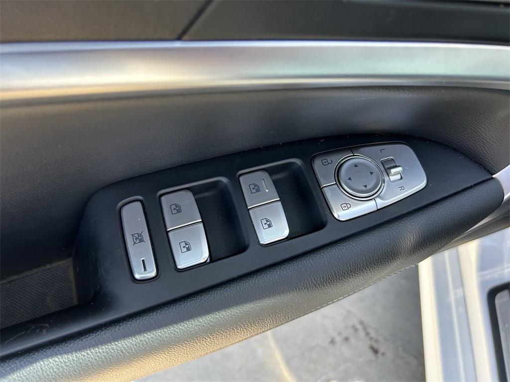 used 2022 Genesis G70 car, priced at $27,621