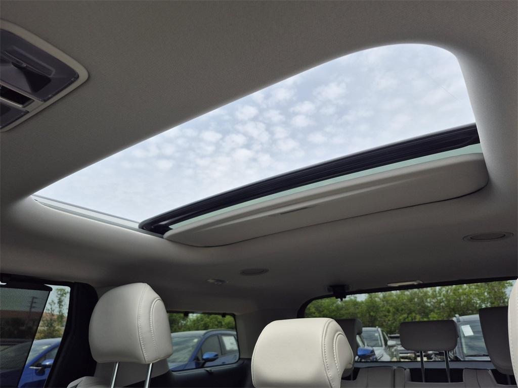 new 2025 Kia Carnival Hybrid car, priced at $45,552