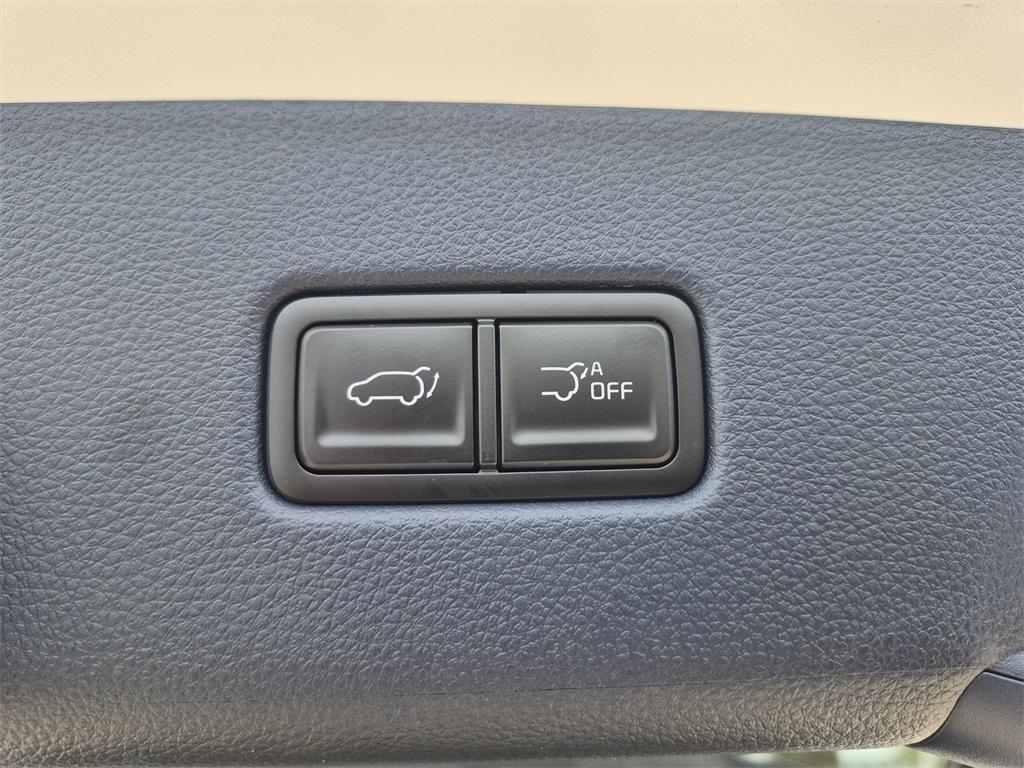 new 2025 Kia Carnival Hybrid car, priced at $45,552