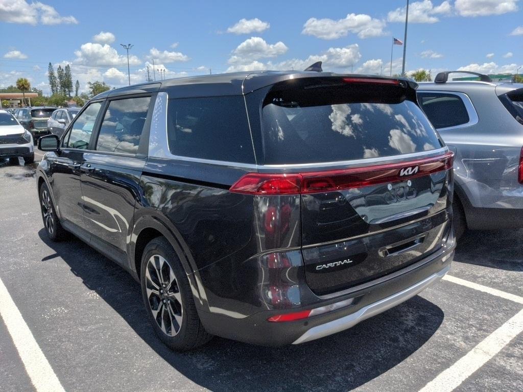 used 2024 Kia Carnival car, priced at $37,421