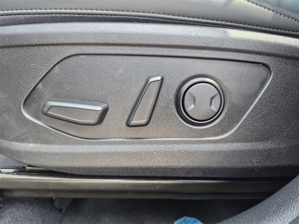 used 2024 Kia Sorento car, priced at $34,892