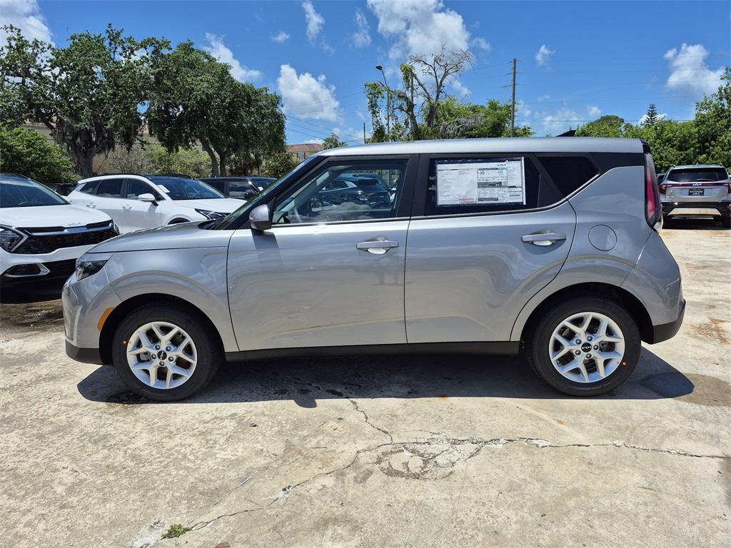 new 2025 Kia Soul car, priced at $19,980
