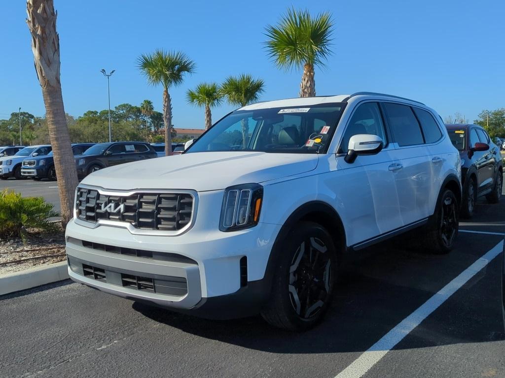 used 2023 Kia Telluride car, priced at $30,801