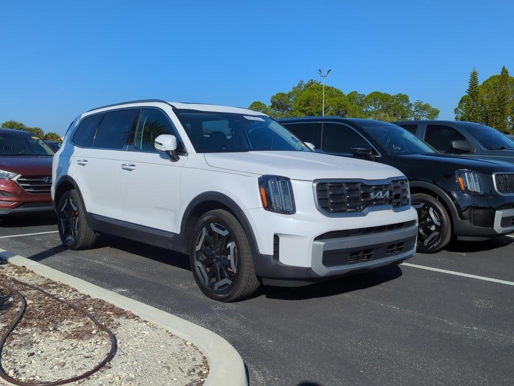 used 2023 Kia Telluride car, priced at $30,801