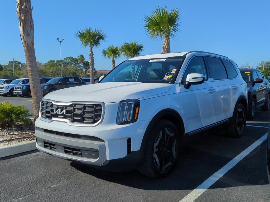 used 2023 Kia Telluride car, priced at $30,801