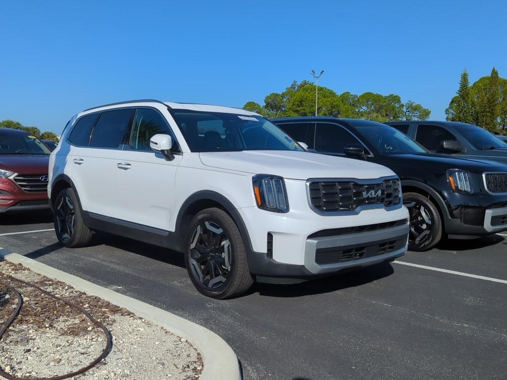 used 2023 Kia Telluride car, priced at $30,801