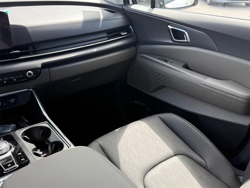 new 2026 Kia Carnival Hybrid car, priced at $50,160