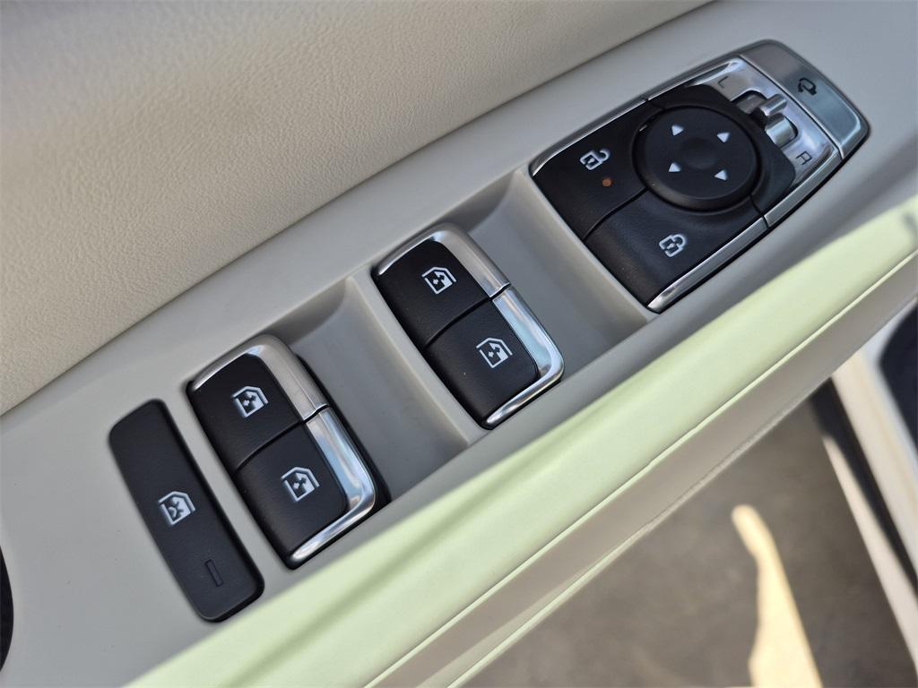 new 2025 Kia Carnival Hybrid car, priced at $50,535