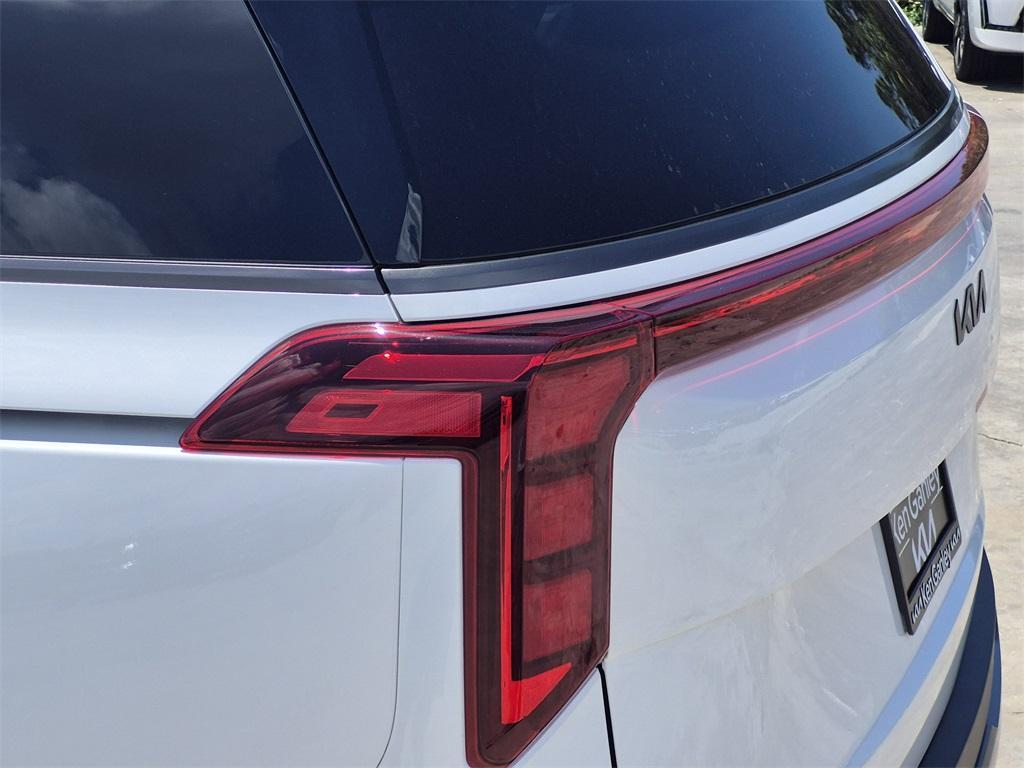 new 2025 Kia Carnival Hybrid car, priced at $50,535
