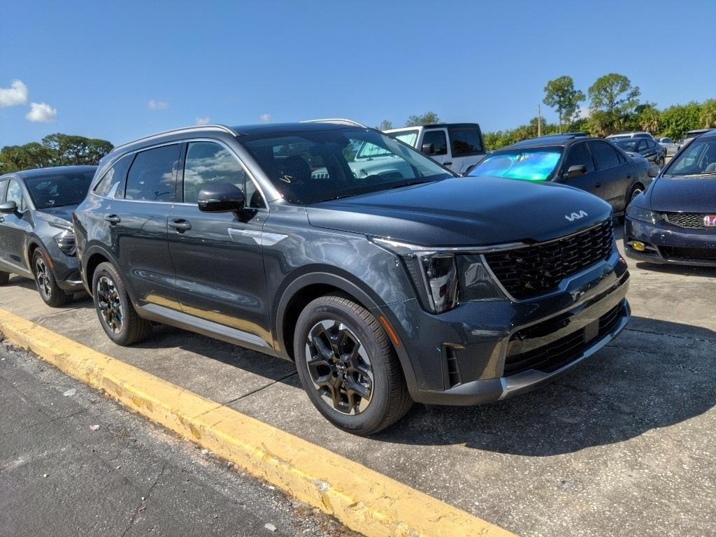 used 2025 Kia Sorento car, priced at $29,101