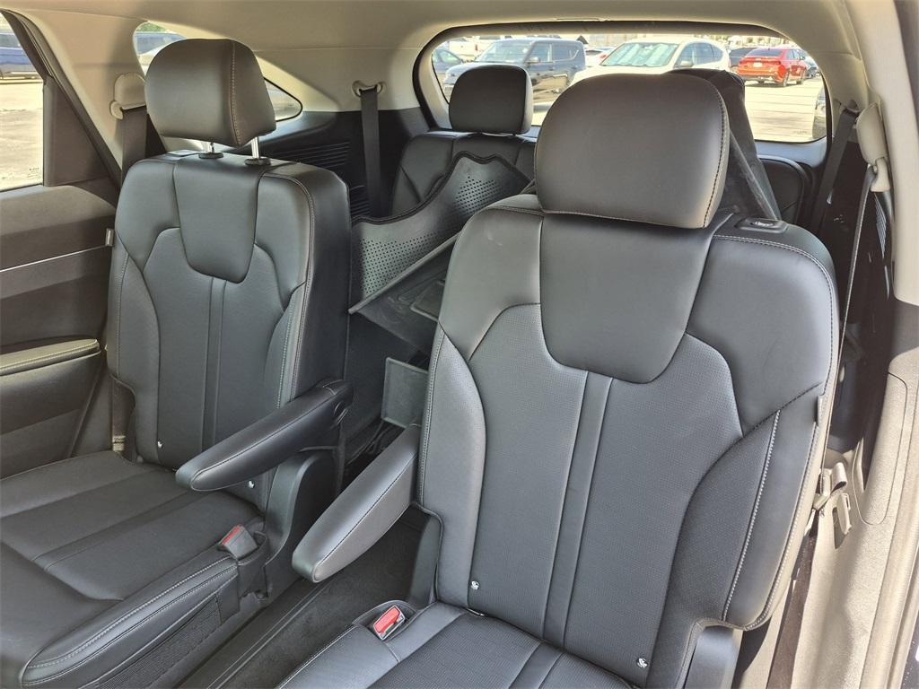 used 2024 Kia Sorento car, priced at $31,602