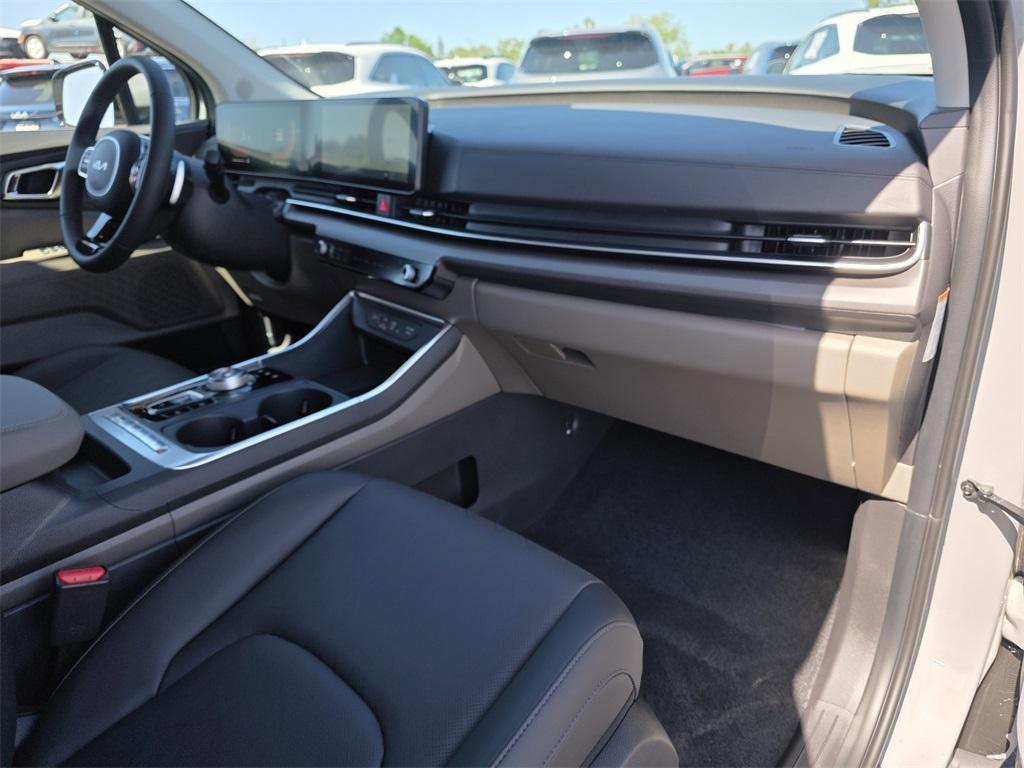 new 2025 Kia Carnival Hybrid car, priced at $42,684