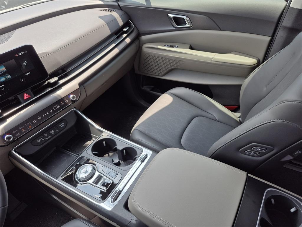 new 2025 Kia Carnival Hybrid car, priced at $47,682