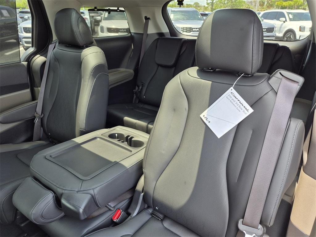 new 2025 Kia Carnival Hybrid car, priced at $47,682