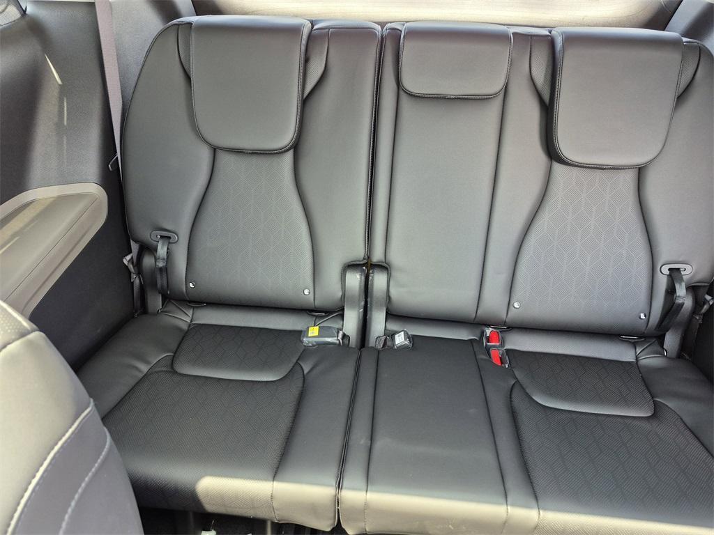 new 2025 Kia Carnival Hybrid car, priced at $47,682