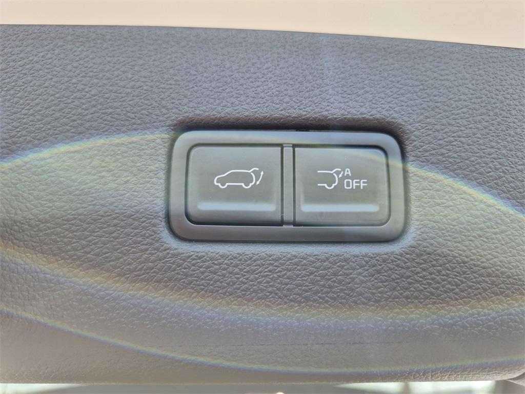 new 2025 Kia Carnival Hybrid car, priced at $47,682
