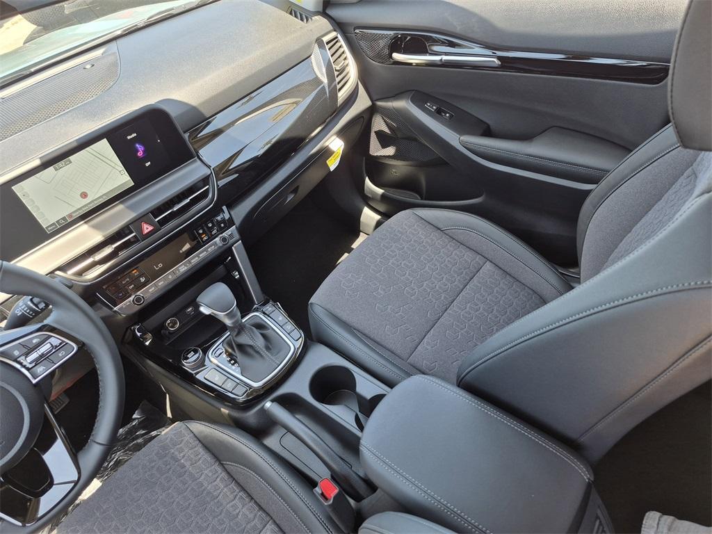 new 2025 Kia Seltos car, priced at $28,355
