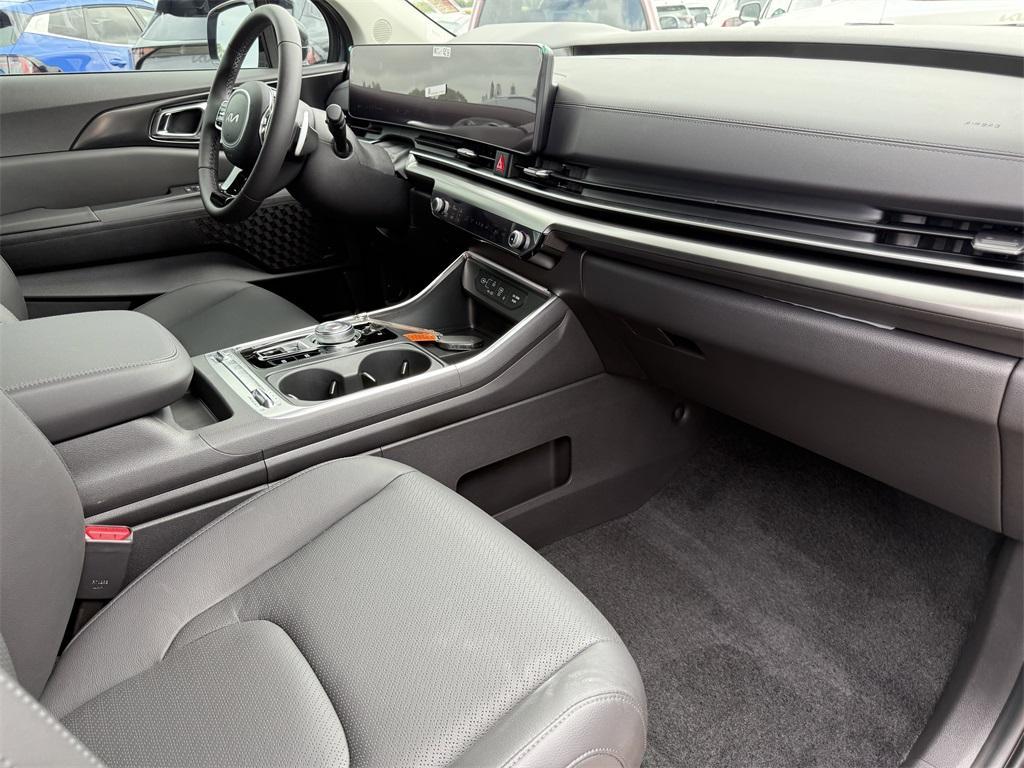 new 2026 Kia Carnival Hybrid car, priced at $54,365