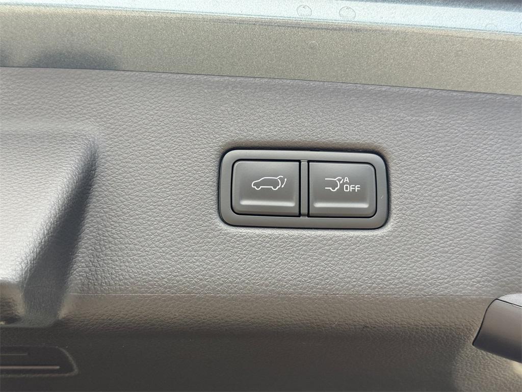 new 2026 Kia Carnival Hybrid car, priced at $54,365