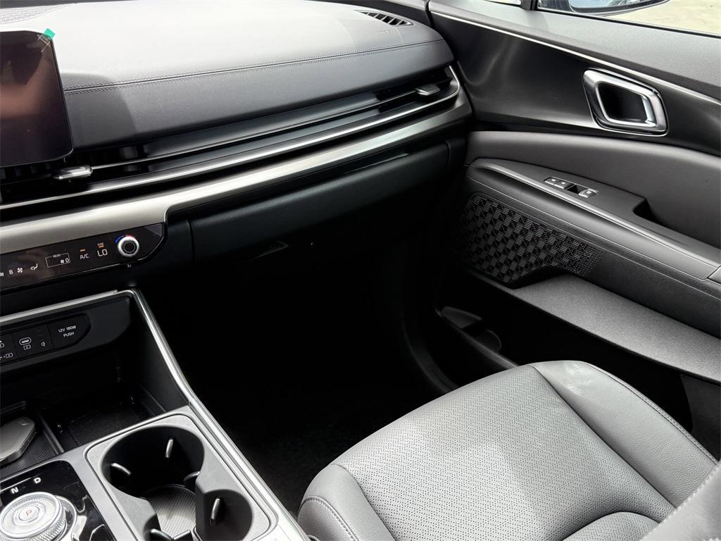 new 2026 Kia Carnival Hybrid car, priced at $54,365