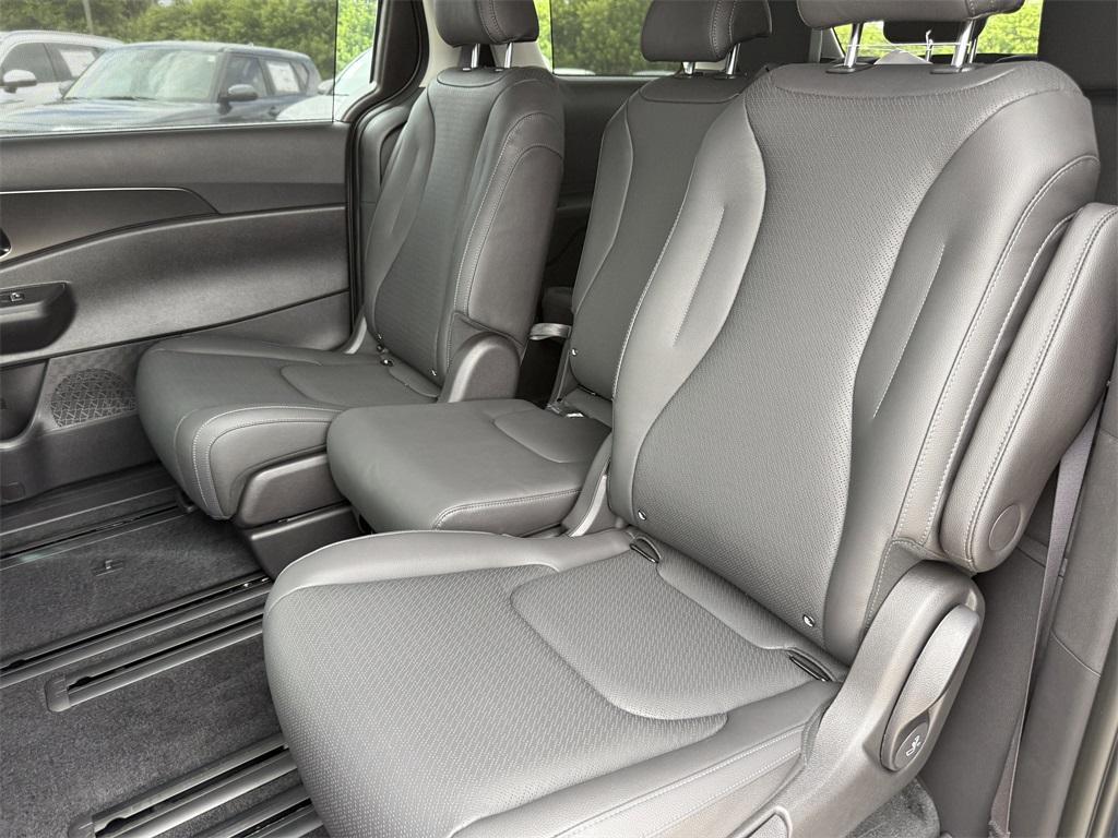 new 2026 Kia Carnival Hybrid car, priced at $54,365