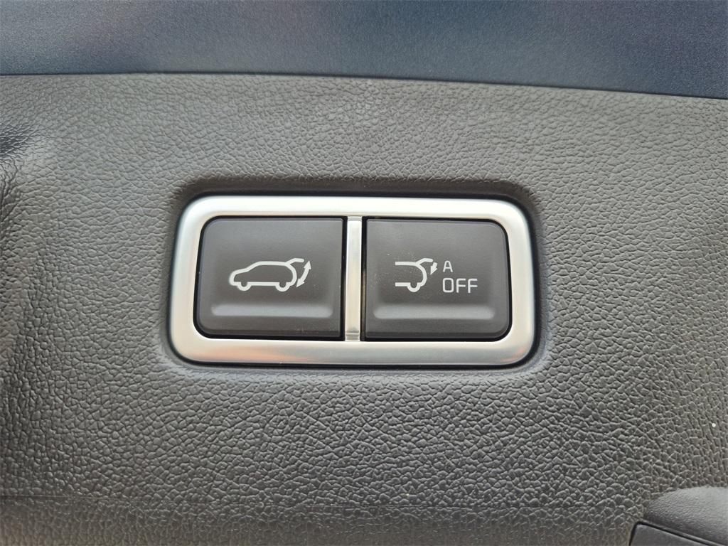 used 2025 Kia Sorento Hybrid car, priced at $37,992