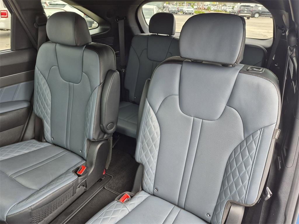 used 2025 Kia Sorento Hybrid car, priced at $37,992