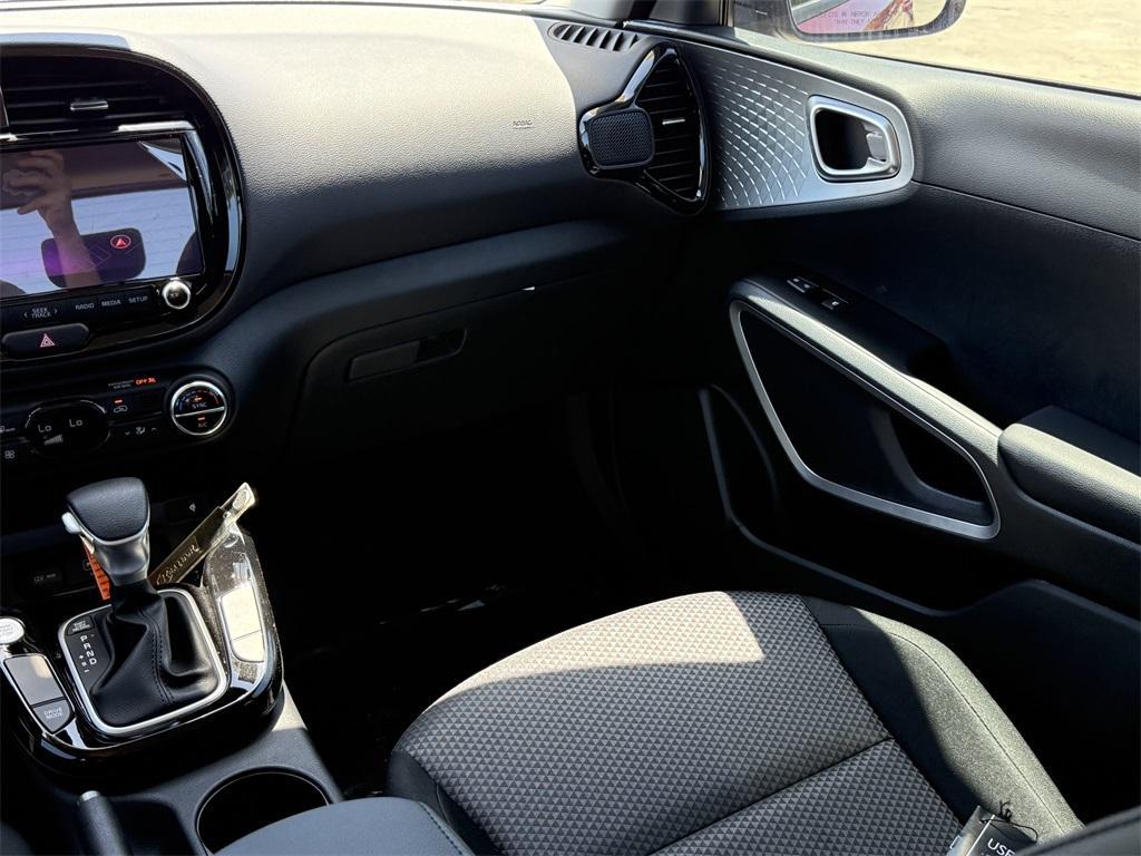 new 2025 Kia Soul car, priced at $21,682