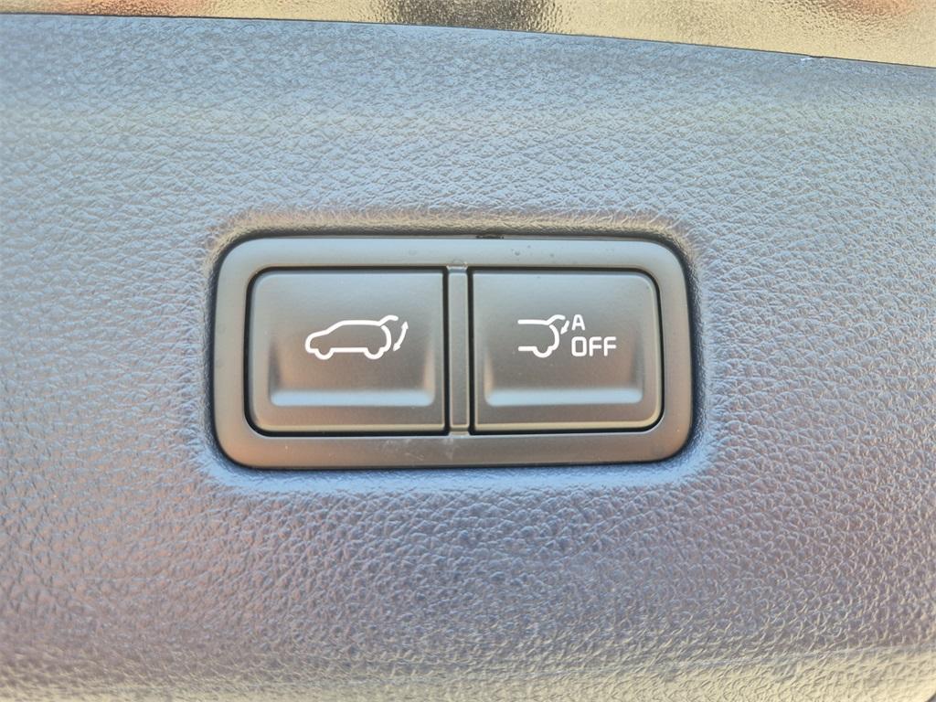 new 2025 Kia Carnival Hybrid car, priced at $44,171