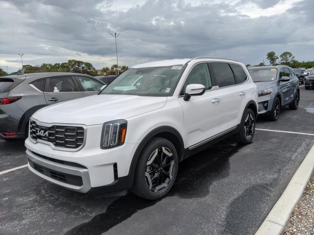 used 2024 Kia Telluride car, priced at $35,991