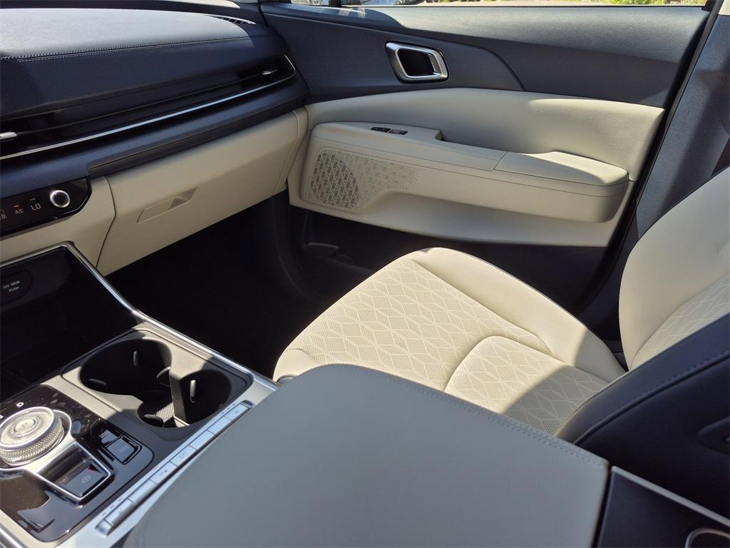 new 2025 Kia Carnival Hybrid car, priced at $43,730