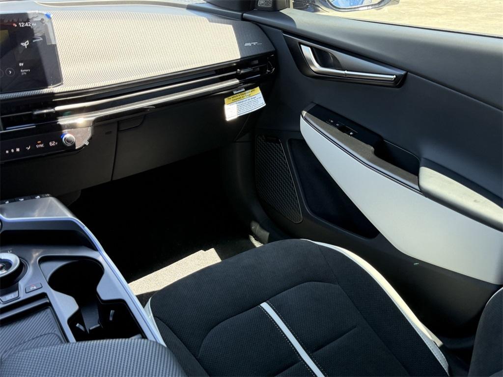 new 2025 Kia EV6 car, priced at $55,370