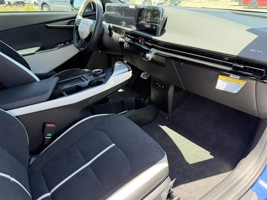 new 2025 Kia EV6 car, priced at $55,370