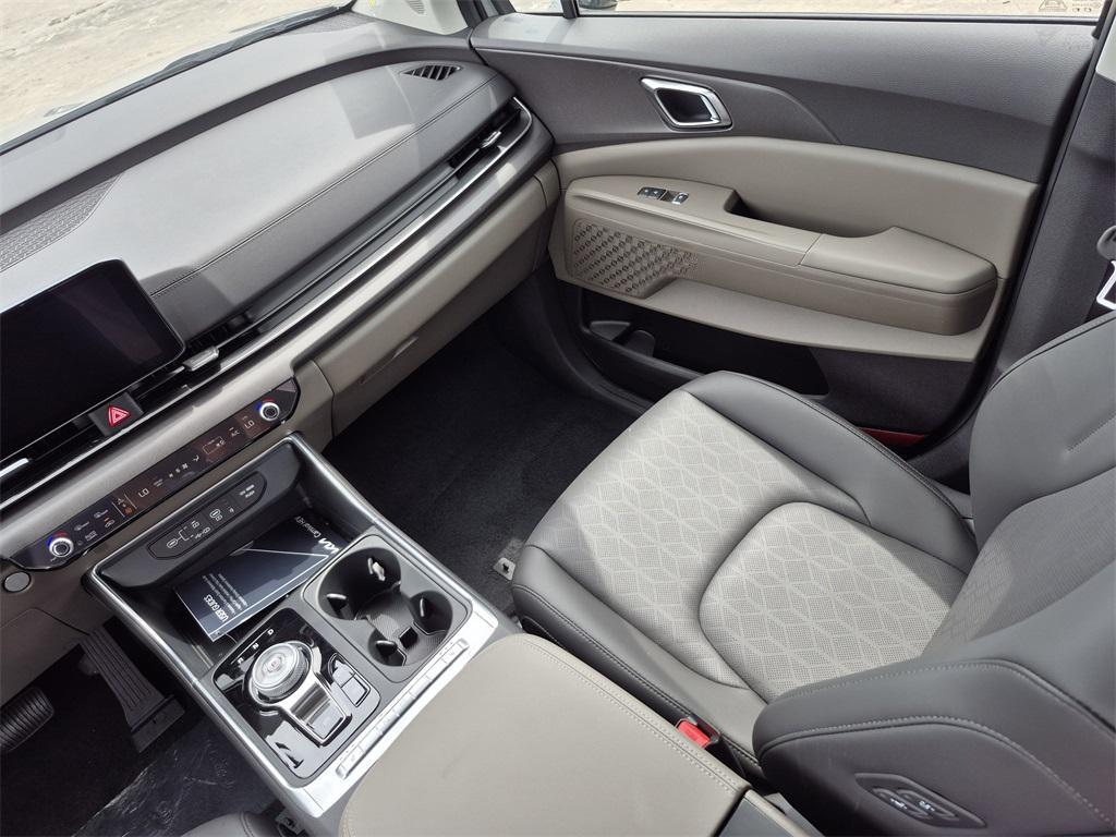 new 2025 Kia Carnival Hybrid car, priced at $44,520