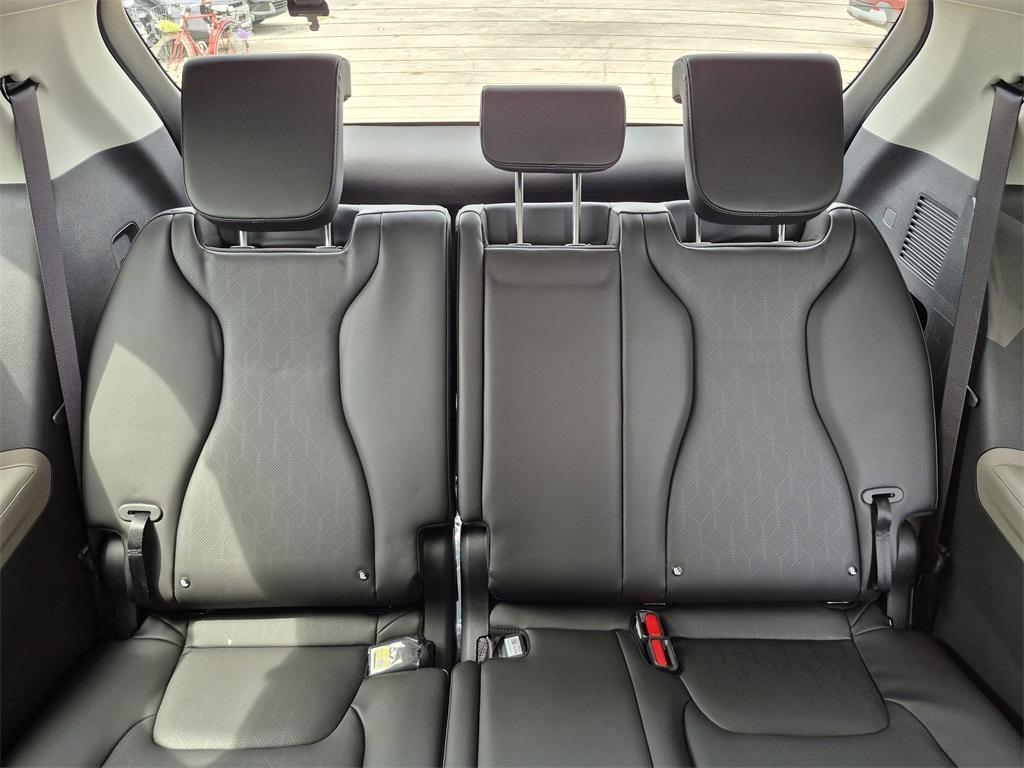 new 2025 Kia Carnival Hybrid car, priced at $44,520