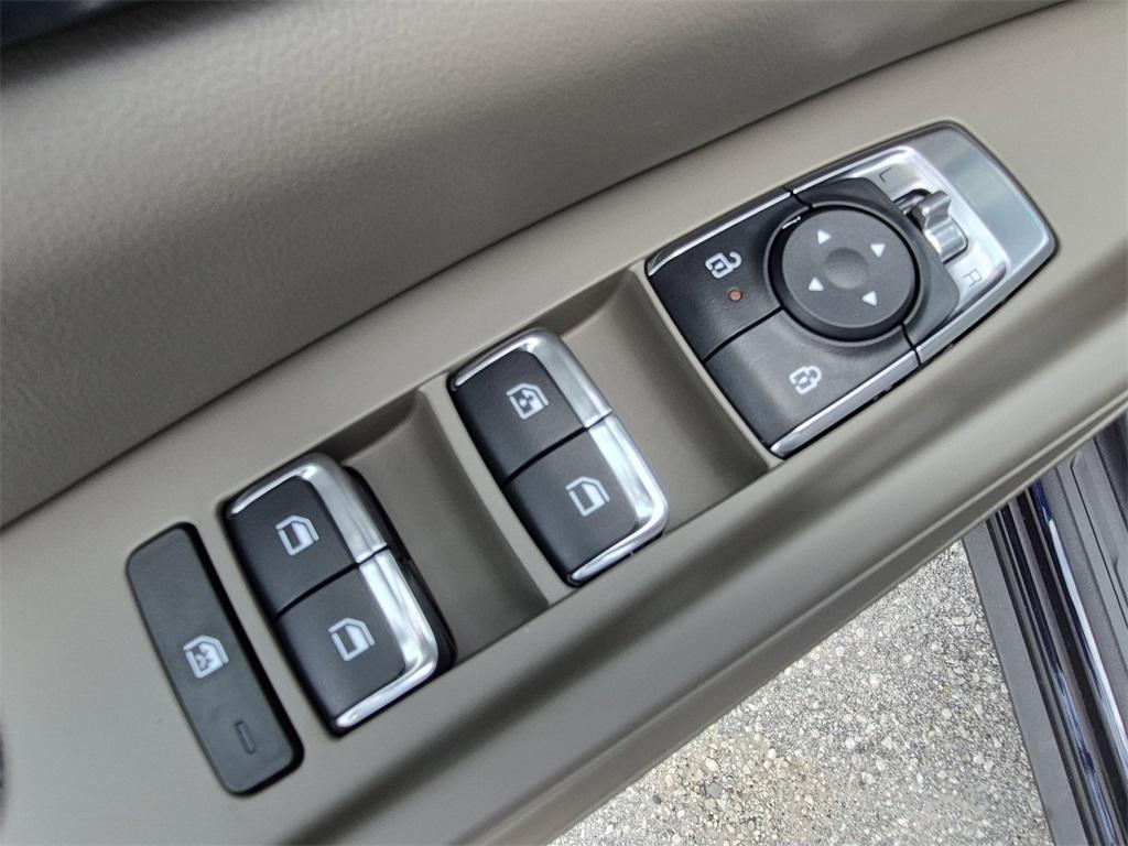 new 2025 Kia Carnival car, priced at $40,500
