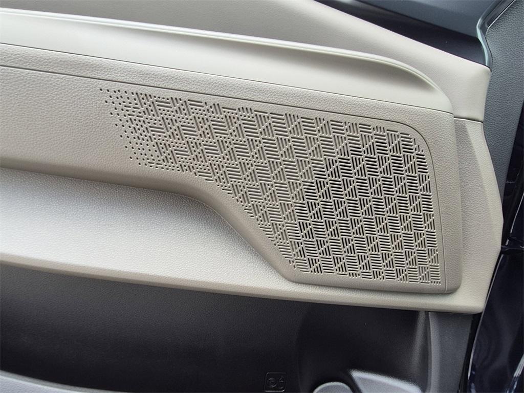 new 2025 Kia Carnival car, priced at $40,500