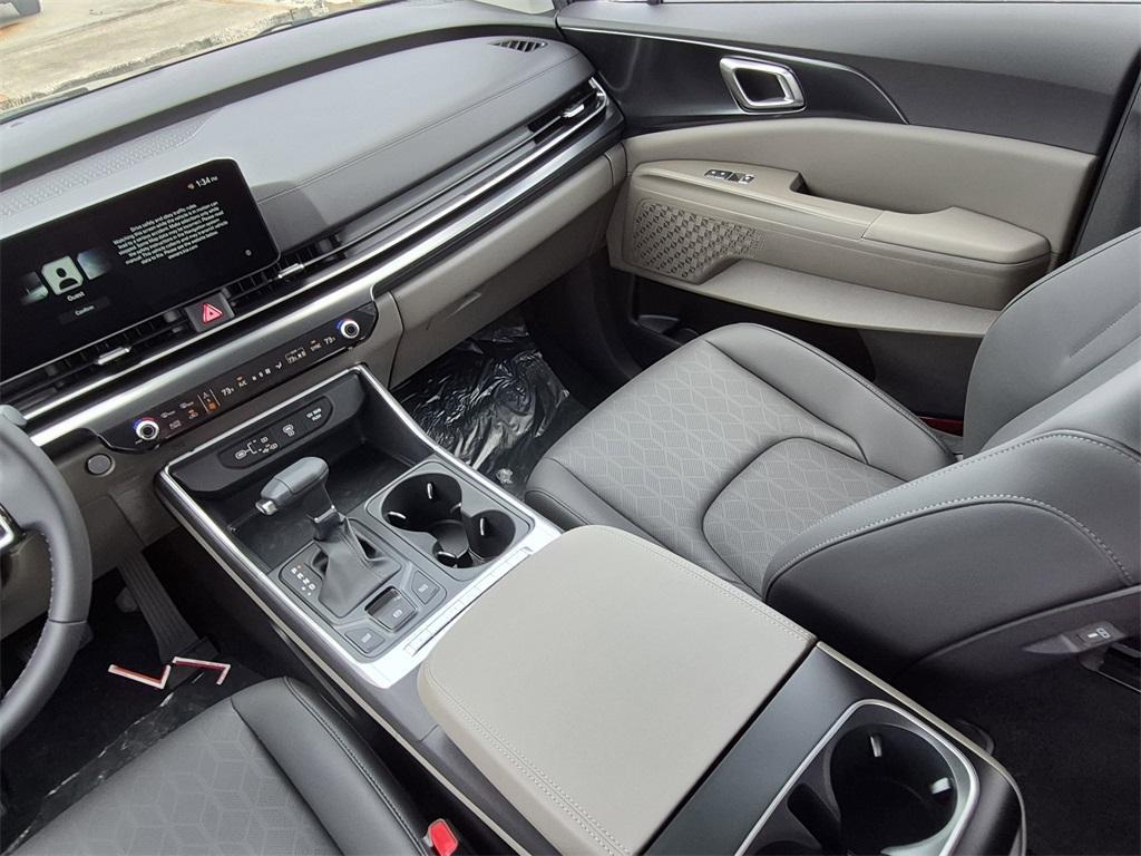 new 2025 Kia Carnival car, priced at $40,500
