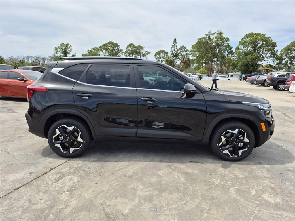 new 2025 Kia Seltos car, priced at $30,355