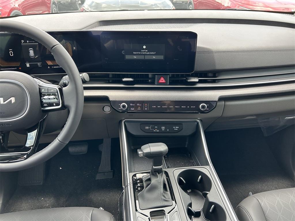 new 2025 Kia Carnival car, priced at $42,200