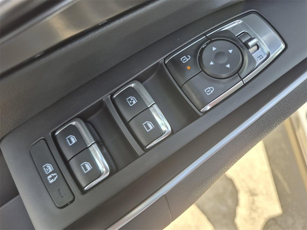 new 2025 Kia Sorento car, priced at $35,525