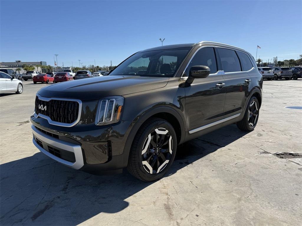 used 2024 Kia Telluride car, priced at $37,302