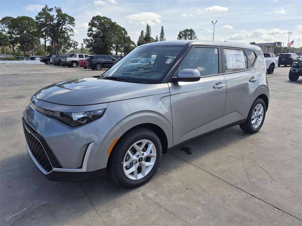 new 2025 Kia Soul car, priced at $19,889