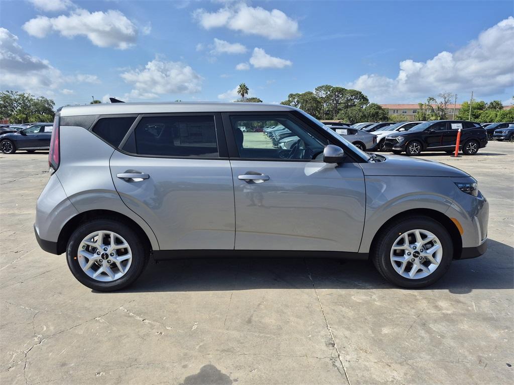 new 2025 Kia Soul car, priced at $19,889