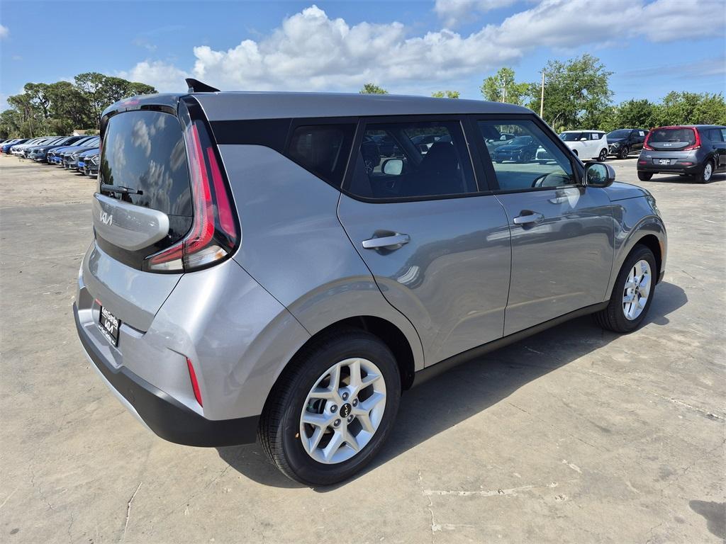 new 2025 Kia Soul car, priced at $19,889