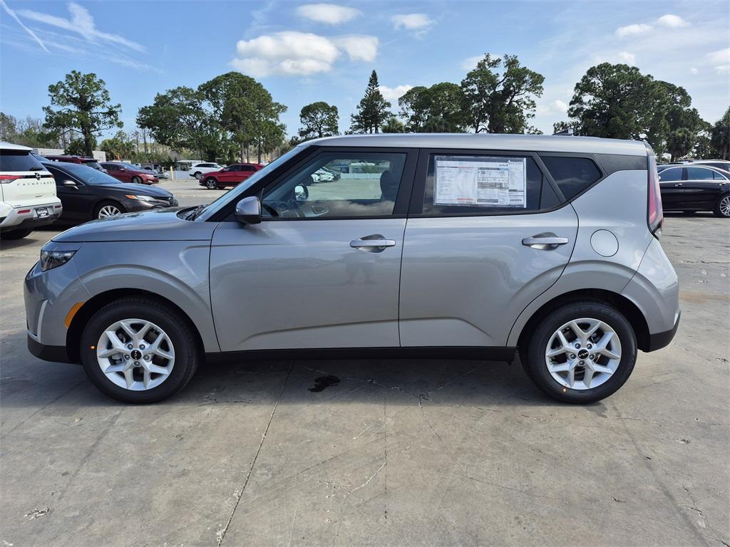 new 2025 Kia Soul car, priced at $19,889