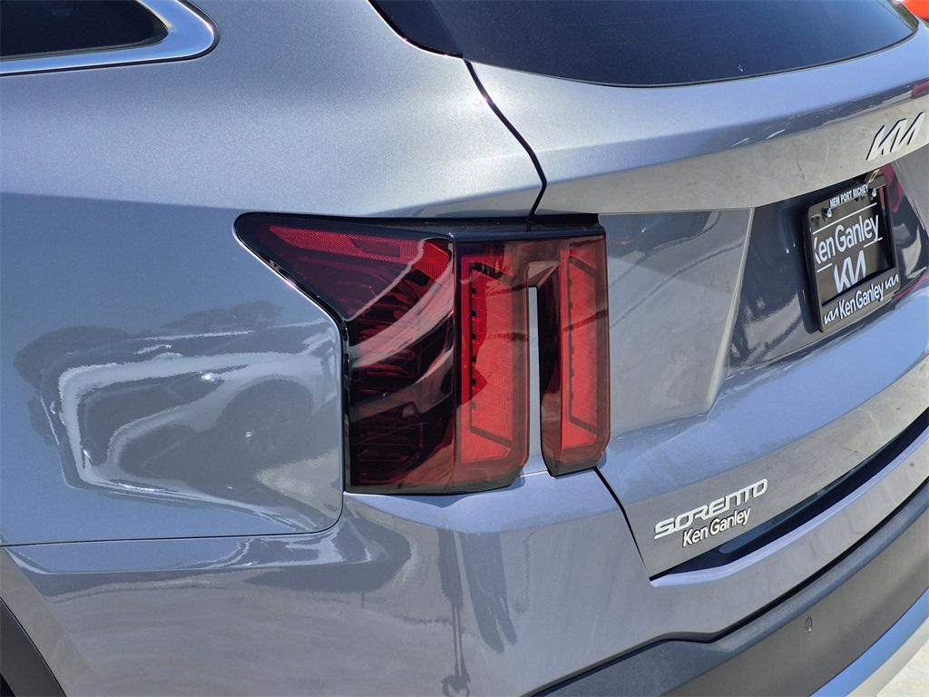 new 2025 Kia Sorento car, priced at $33,608